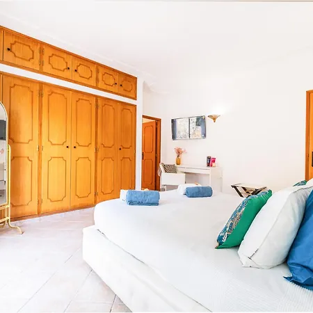 Villa In Vale Judeu With Private Pool