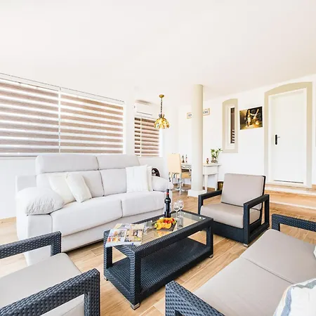 Villa Villa In Vale Judeu With Private Pool