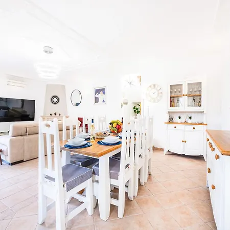 Villa In Vale Judeu With Private Pool